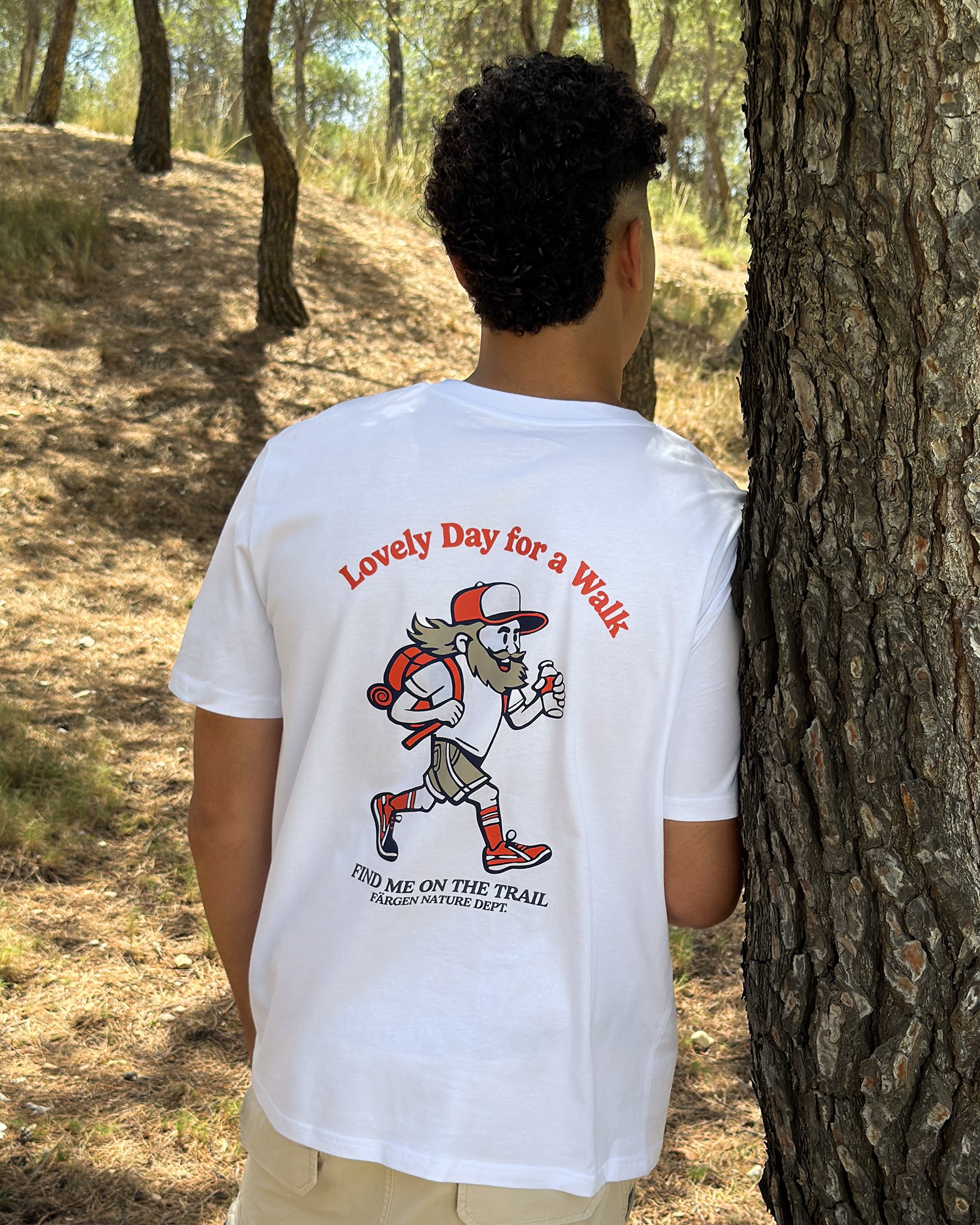 Camiseta Färgen Lovely Day en entorno natural, moda unisex para amantes del aire libre