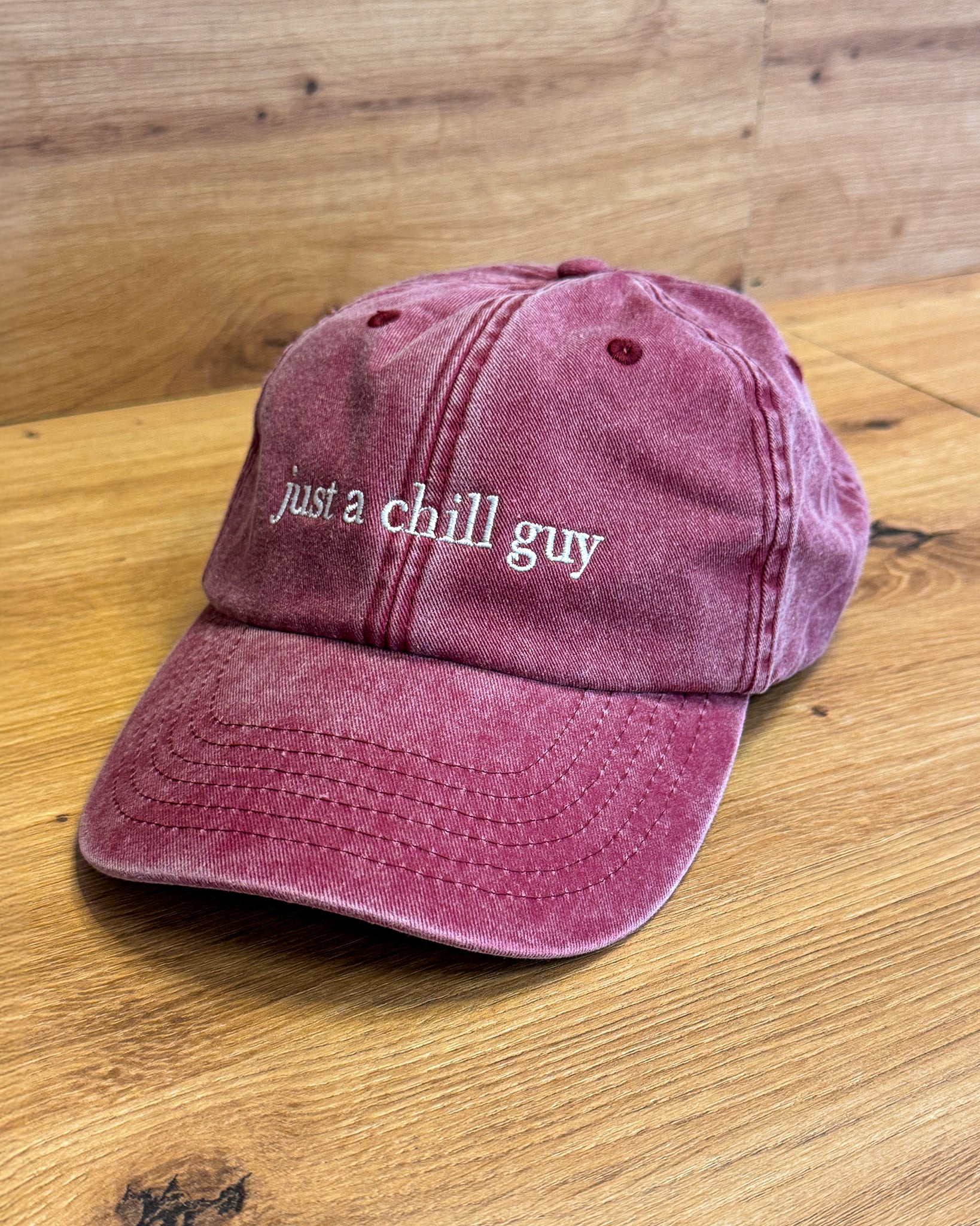 Gorra Färgen Just a Chill Guy estilo casual, inspiración Natural State, diseño minimalista con parche frontal