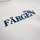 Detalle del logotipo Färgen en azul con personaje del perezoso sobre las letras.