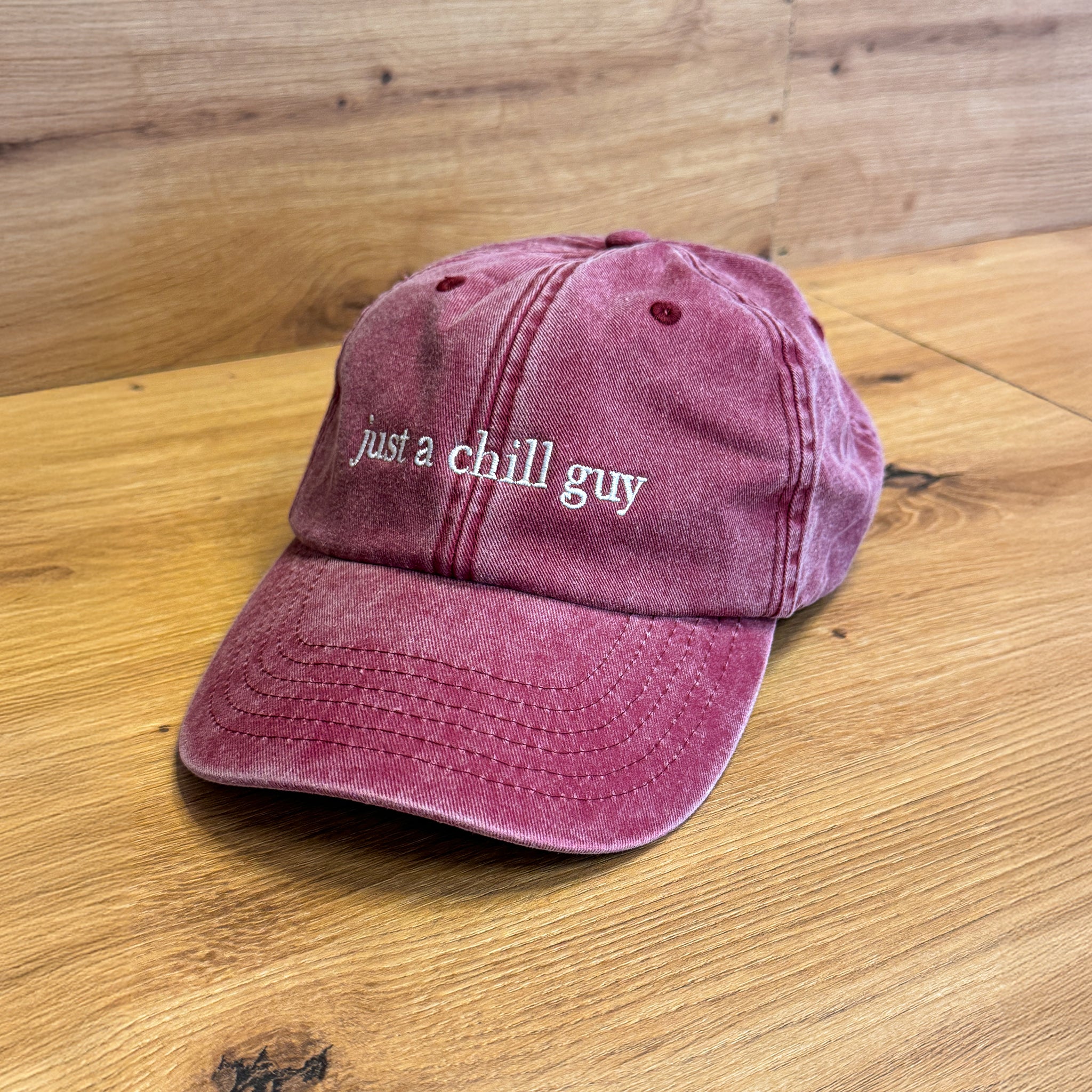 Gorra Färgen Just a Chill Guy estilo casual, inspiración Natural State, diseño minimalista con parche frontal