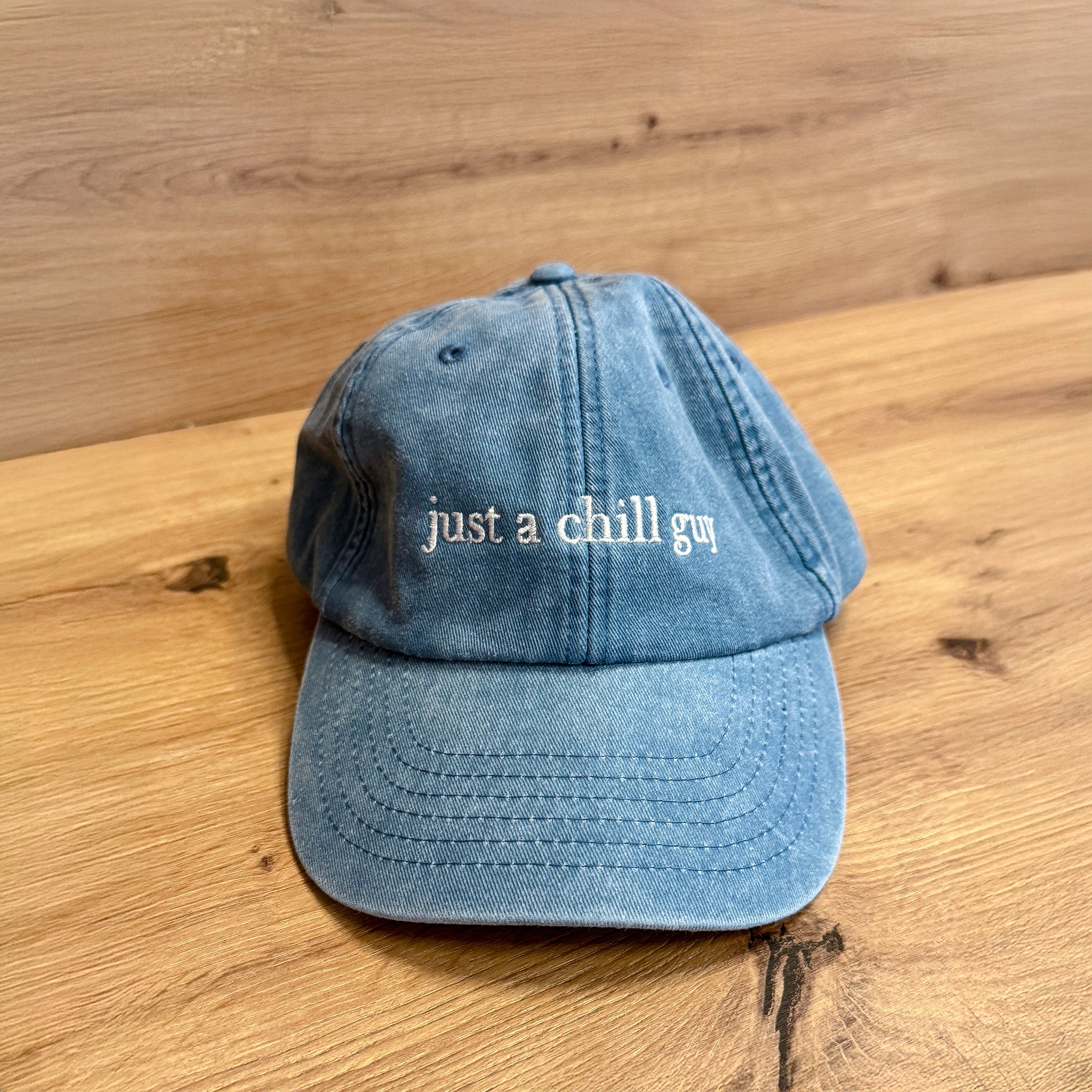 Gorra Färgen Just a Chill Guy, visera curva, ajuste trasero, estilo casual minimal